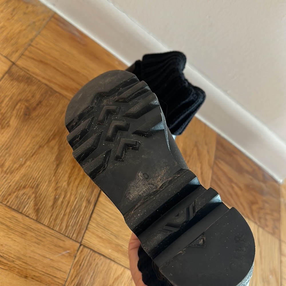 Moncler Ginette Boot - Picture 5 of 8